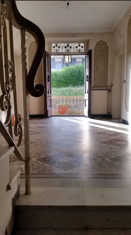 villa magnolia entrance hall in the sunshine