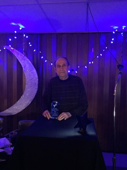 dad with award